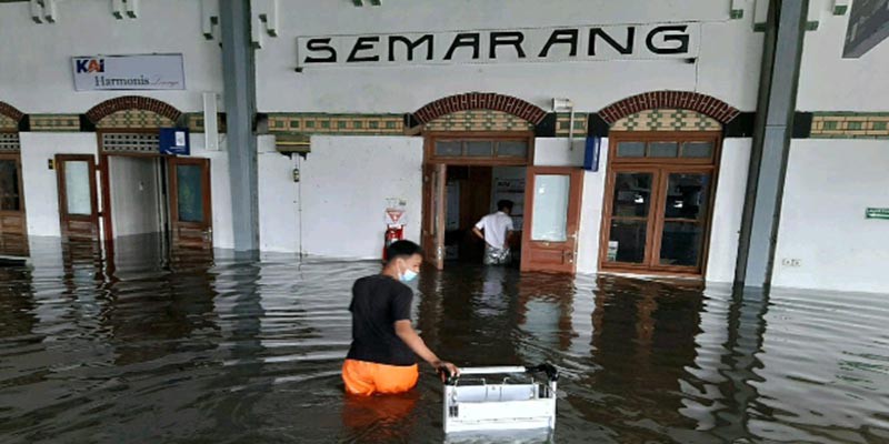 Banjir di Semarang, Perjalanan Kereta Api Lintas Utara Terganggu