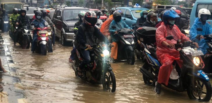 Rendaman Banjir sampai Setengah Meter, Tiga Jalan Protokol di Jakarta Ditutup