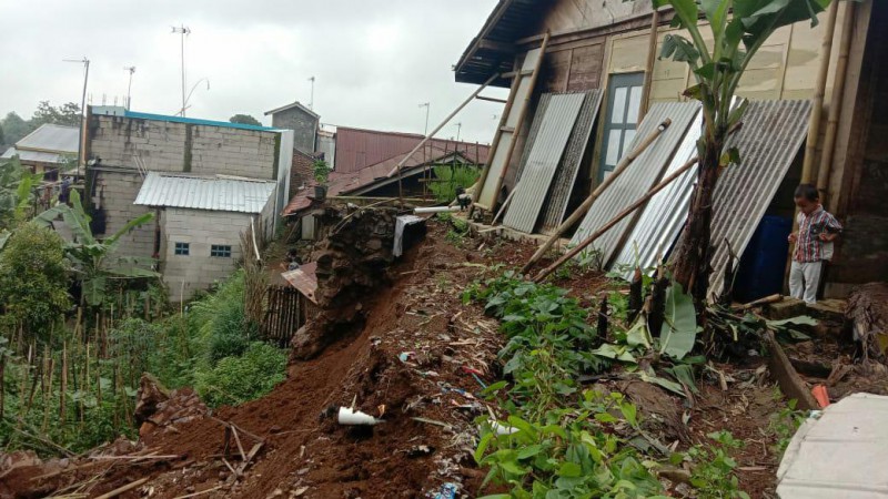 Musibah Tanah Bergerak Terjadi di Dukuh Sinusa, Satu Rumah Terbawa Longsor