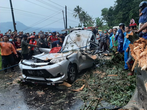 Empat Orang yang Tewas Dalam Mobil Sedianya Hendak ke Pati dari Purwokerto