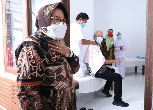 Kompak Borong Kerajinan dan Jajal Terapis Disabilitas, Ganjar-Risma Sepakat Lakukan Hal Ini