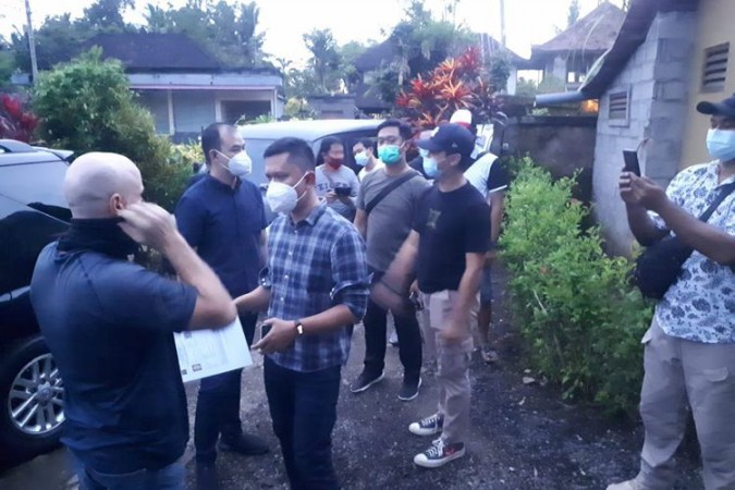 Penyelenggaraan Kelas Orgasme Terendus Polisi, Dua Bule Dibawa ke Kantor Polisi