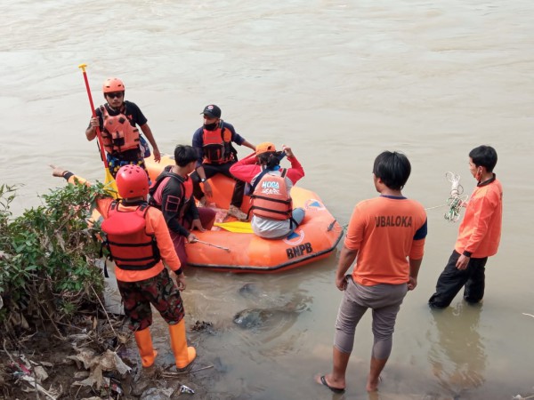 Diduga Hanyut di Kali Comal, Pria Tua di Pabuaran Pemalang Masih Dalam Pencarian