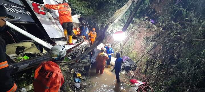 Korban Bus Maut di Sumedang Jadi 29 Orang, Sebelum Terjun ke Jurang Bus Bergoyang-goyang lalu Terbalik