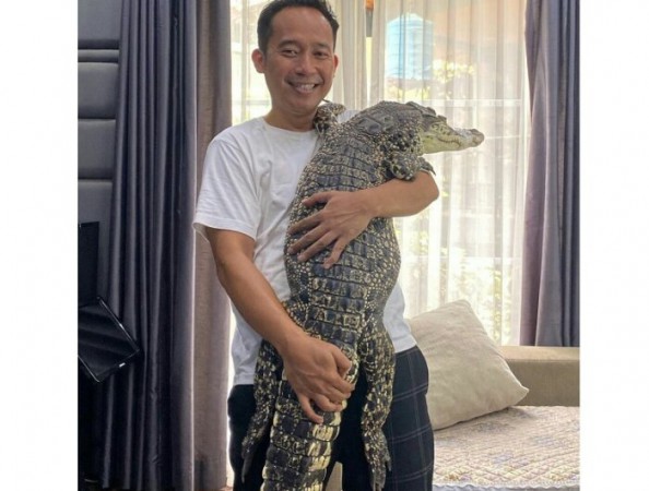 Santuy Foto Bareng Buaya, Denny Cagur Digoda Eko Patrio: Waduh Meluk Vicky Prasetyo!