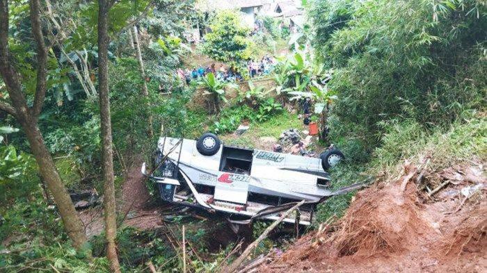 Tanjakan Cae Tak Boleh Dilalui Kendaraan Besar, Sopir Bus yang Terjun ke Jurang Diduga Pakai Peta Online