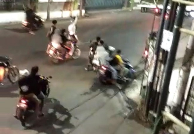 Viral, Video Segerombolan ABG Pemotor yang Diduga Hendak Tawuran Bikin Takut Warga