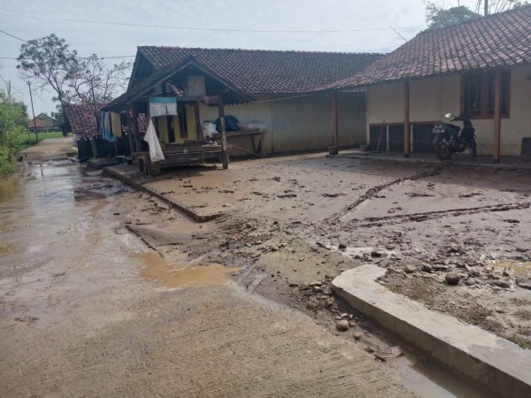 Sungai Menyawak Meluap, Belasan Rumah Terendam Banjir