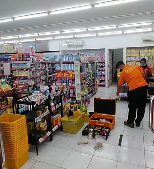 Minimarket di Pantura Kaligangsa Dibobol Maling, Rokok Hingga Parfum Digondol Maling