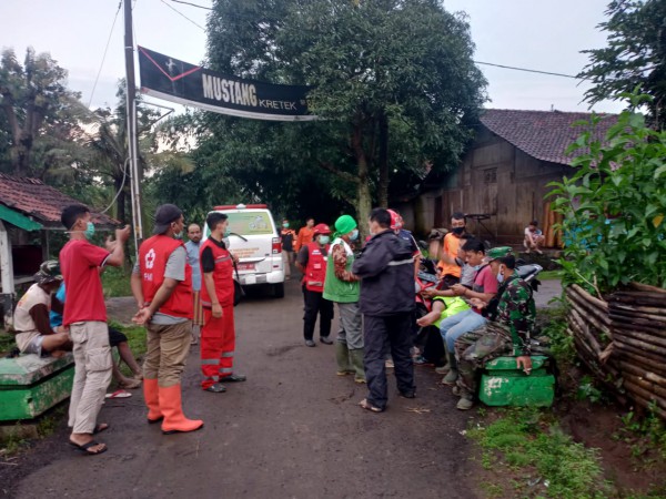 Seberangi Sungai Rambut, Tiga Petani Hanyut Terbawa Arus, Seorang Belum Ditemukan