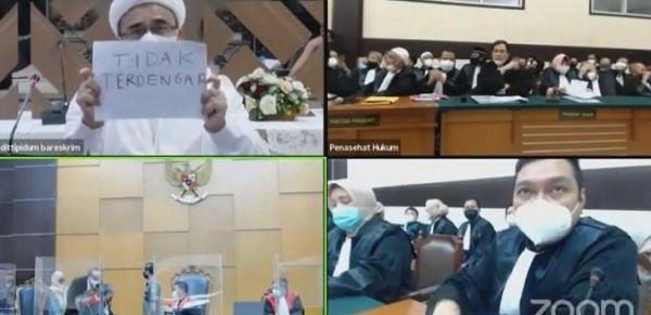 Tulis 2 Kata di Kertas Ini, Habib Rizieq Shihab Mengaku Sangat Dirugikan saat Sidang Perdana Virtual