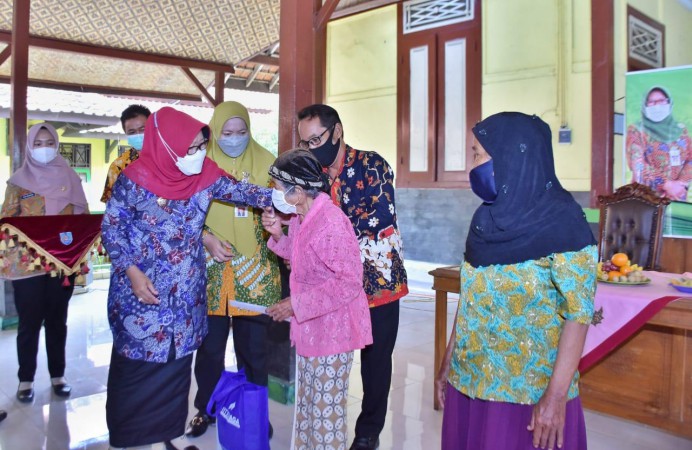 Hari Ini, Bantuan Sosial Bagi Warga Lanjut Usia di Kabupaten Tegal Cair