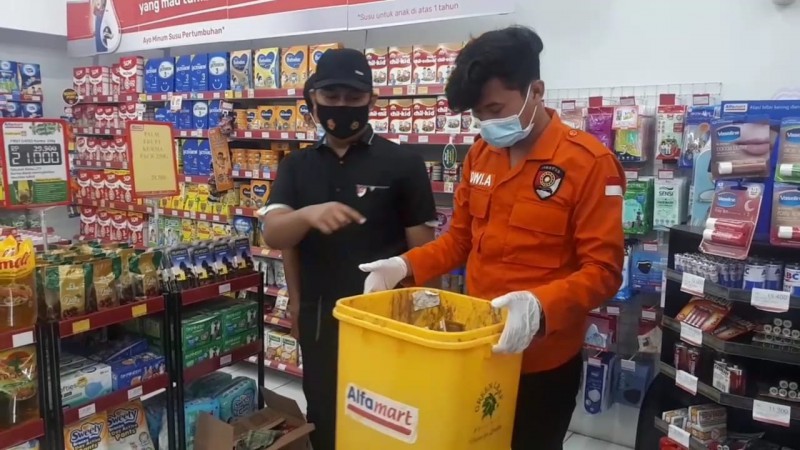 Satroni Mini Market Dini Hari, Kawanan Pencuri Terekam Kamera Pengintai