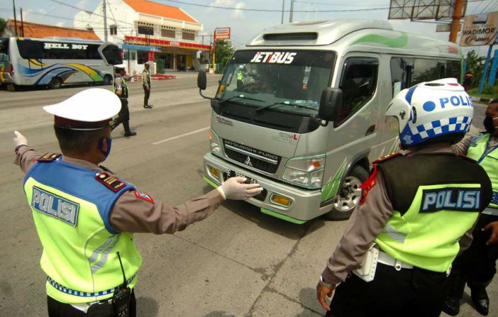 Nekat Angkut Pemudik Sebelum Larangan Mudik Diberlakukan, Mobil Travel Akan Dikandang sampai 17 Mei