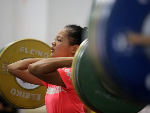 Angkat Total 189 Kg Barbel, Lifter Wanita Indonesia Berumur 18 Tahun Amankan Tiket ke Olimpiade Tokyo