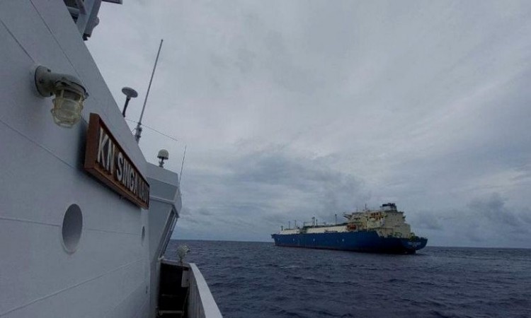 Mondar Mandir Tanpa Izin, Kapal Tanker Berbendera Yunani Diusir dari Perairan Maluku