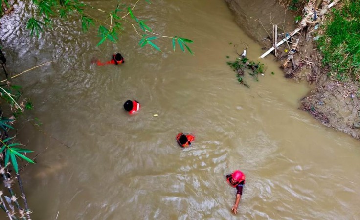 Mandi di Sungai, Bocah 8 Tahun Hilang di Sungai