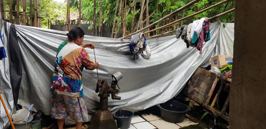 Tidak Punya Biaya, Sarana MCK Warga Dibuat Seadanya, Hanya Ditutupi Kain dan Bambu