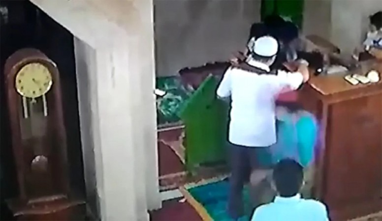 Menangis saat Berkhotbah tentang KRI Nanggala-402, Ustaz Ruddin Meninggal di Mimbar