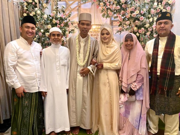 Ustaz Abdul Somad Resmi Nikahi Gadis 19 Tahun dengan Seperangkat Perhiasan Emas