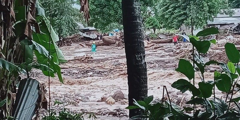 23 Warga Meninggal Dunia dan 2 Orang Masih Hilang dalam Banjir Bandang Flores Timur