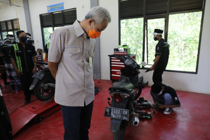 Pakai Sarung dan Peci, Santri Ponpes Al-Hidayah Dikira Ganjar Mau Ngaji Malah Lakukan Ini