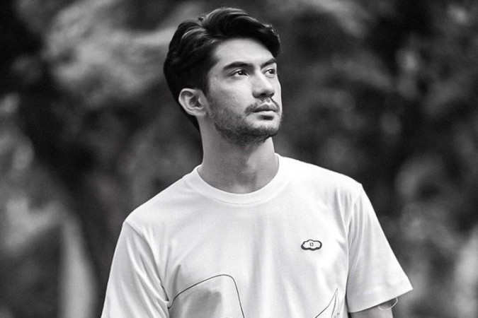 Pindah Agama, Reza Rahadian Sudah Dapat Restu Ibundanya