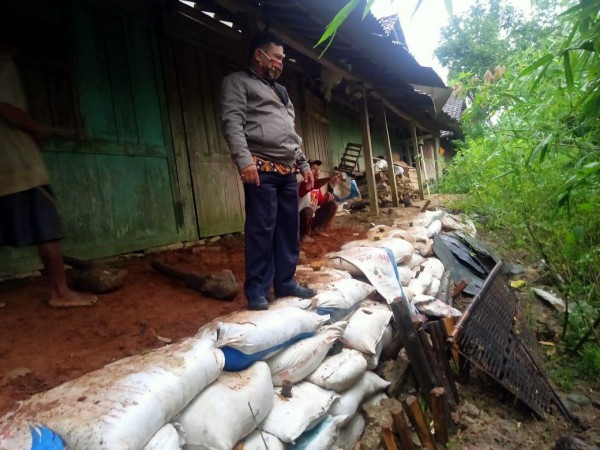 Tanah Bergerak, Empat Rumah di Kabupaten Tegal Terancam Tertimbun Longsor