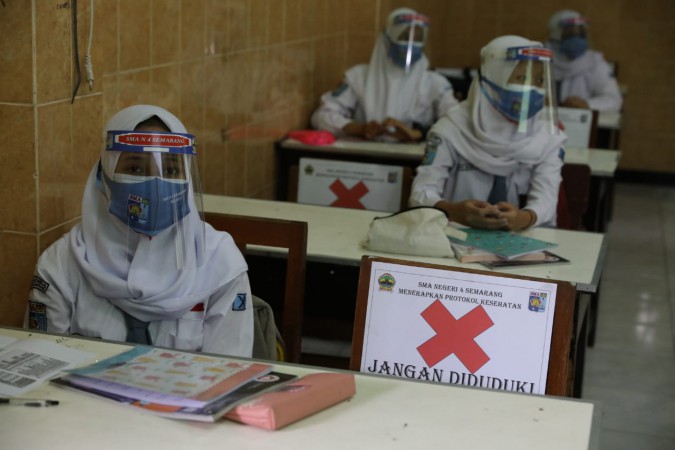 Akhirnya Bisa Belajar di Sekolah, Siswa di Jateng Tampak Bungah, Ganjar: yang Penting Prosedurnya Berjalan