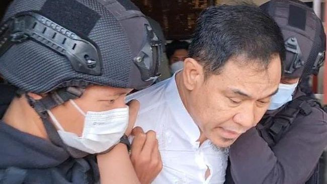 Usai Dibekuk Polisi, Munarman Sulit Ditemui, Tim Advokasi Mengaku Tidak Dapat Akses, Fadli Zon: Berlebihan