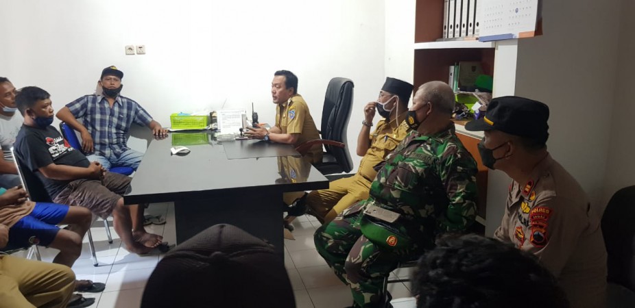 Protes Rekrutmen Pamong dan Rotasi Sekdes, Warga di Pantura Geruduk Balai Desa Banjarturi