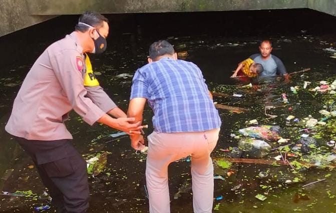 Dua Bocah yang Tenggelam di Kubangan Kompleks Ruko Nirmala Diduga Terpeleset saat Bermain