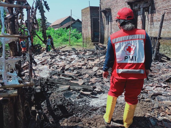 Diduga Gas Elpiji Bocor, Rumah di Desa Karangdawa Ludes Terbakar usai Masak Santapan Buka