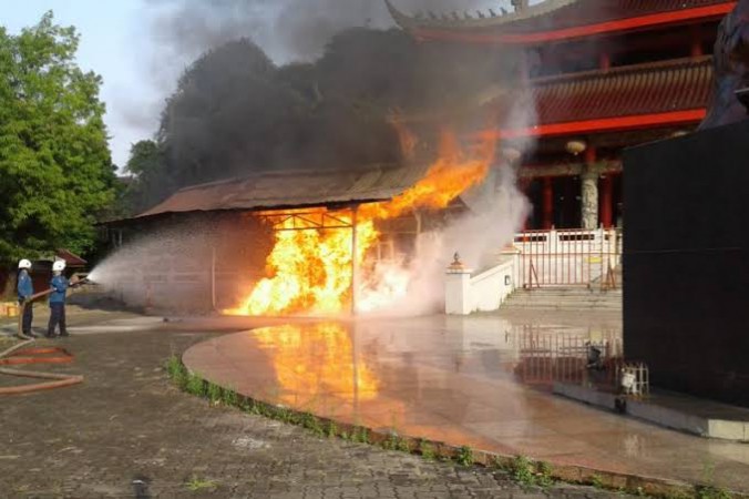 Klenteng Sam Poo Kong Terbakar