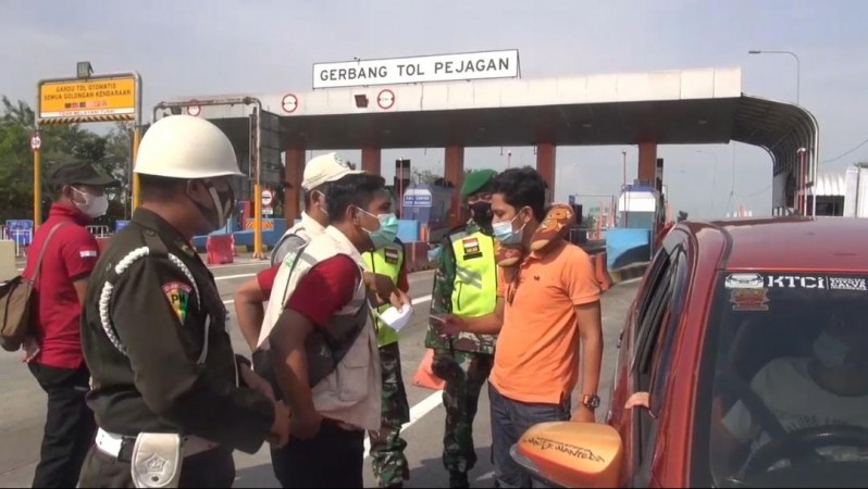 Di Exit Tol Pejagan, Pelaku Perjalanan Dinas Diputar Balik bersama 300-an Kendaraan