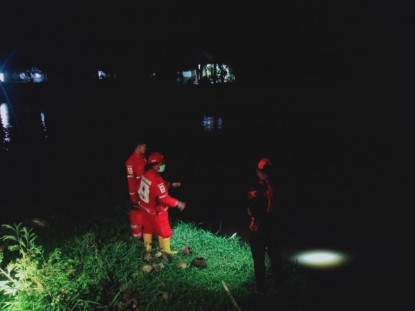 Diduga Terpeleset dan Nyemplung ke Sungai, Kakek di Margasari Hanyut dan Hilang