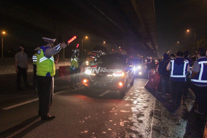 Hari Pertama Larangan Mudik, 1.070 Kendaraan Dipaksa Putar Balik Polisi