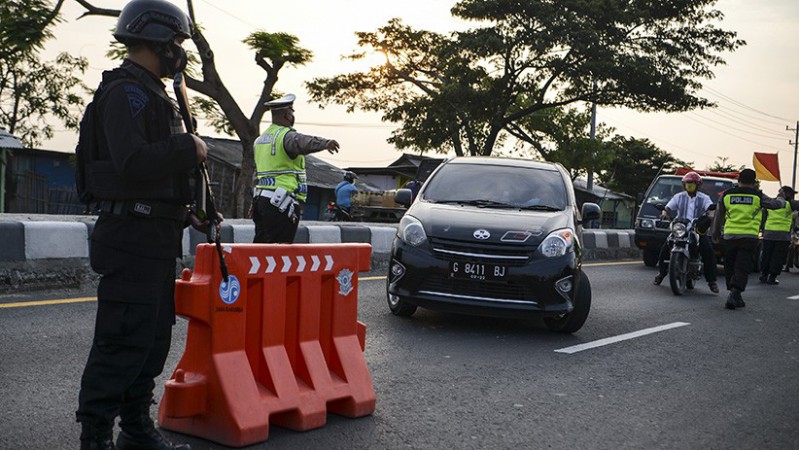 Polri Kerahkan Anggota Bersenjata Lengkap di Pos Penyekatan