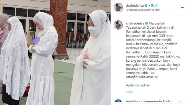 Foto Salat Tarawih Istri Bupati Kendal Dianggap Pamer, Chacha Federica: Semoga Allah Memudahkan Kita