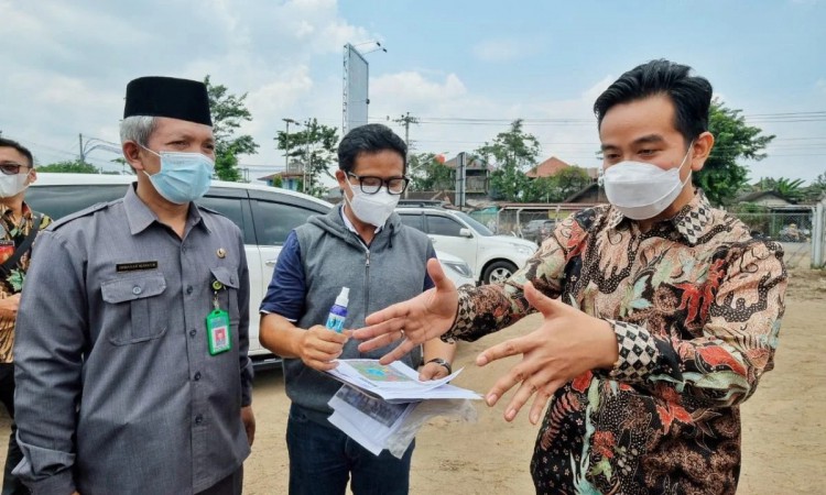 Bobby Copot Kepala Dinkes di Medan, di Solo Gibran Juga Nonaktifkan Lurah Gajahan