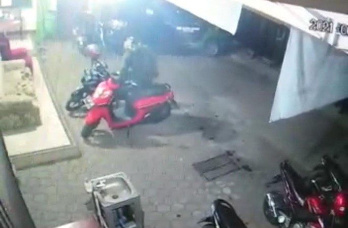 Hilang saat Diparkir di Depan Gedung Ibrahim Center, Maling Motor Terekam CCTV