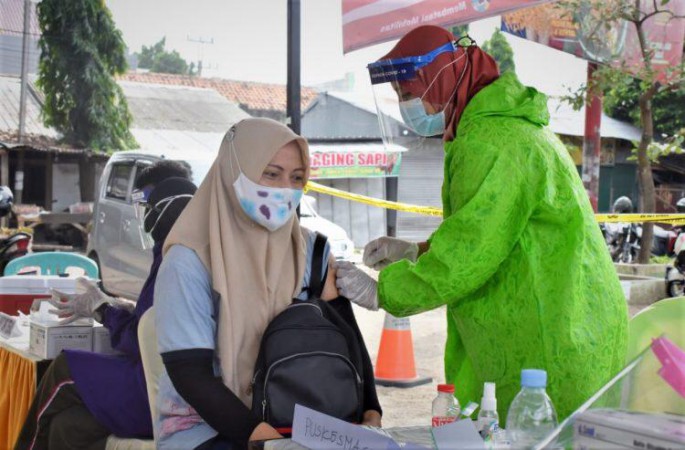 Cegah Penularan Makin Meluas, Pedagang dan Pengunjung Pasar Divaksin Covid-19