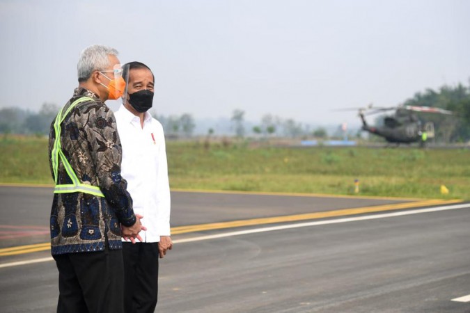 Senang Bandara JB Soedirman Beroperasi, Jokowi Puji Ganjar: Terima Kasih Pak Gubernur, Bandaranya Bagus