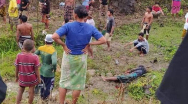 Gegara Rumput Tetangga, Pria Tewas Bersimbah Darah Dibacok Perutnya