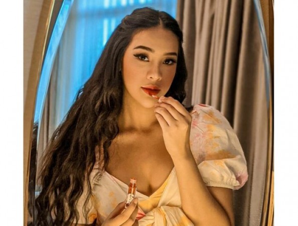 Tampil Cantik, Anya Geraldine Pamer Belahan Dada dan Sapa Genit Pemujanya, Netizen: Jangan Dizoom Woy!