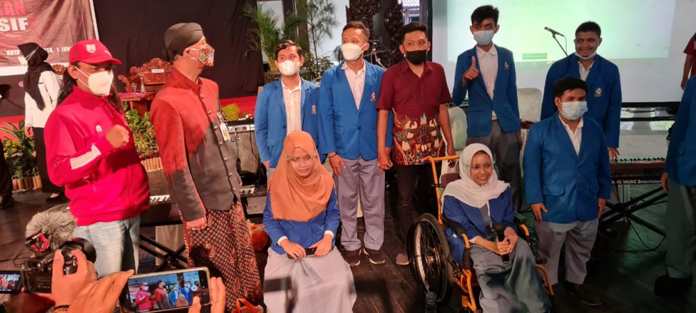 Hari Lahir Pancasila, Ganjar Semangati Grup Band Siswa Mayoritas Difabel SMKN 8 Surakarta