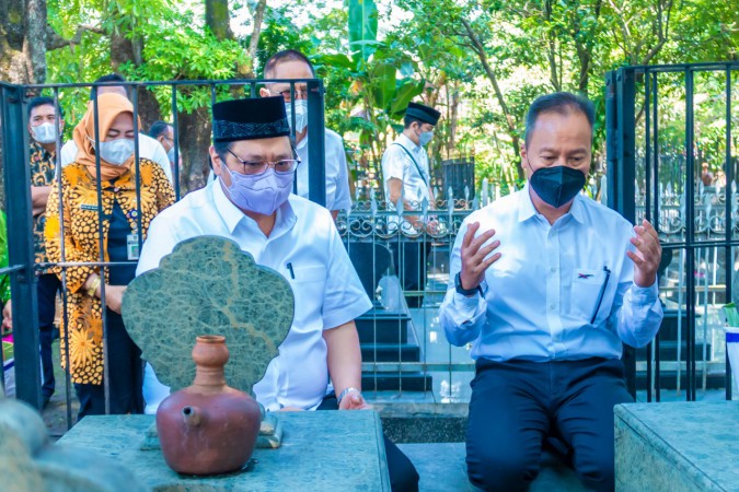 Ziarah Eyang Kakung, Ternyata Airlangga Hartarto Keturunan Trah Mangkunegara