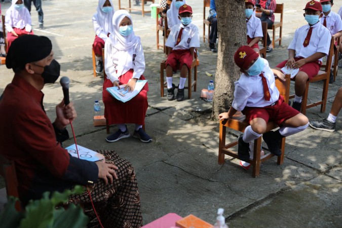 Ngobrol Pancasila dan Bung Karno Bareng Pelajar SD Nanggulan, Ganjar Harap Anak-anak Tidak Hanya Hapal