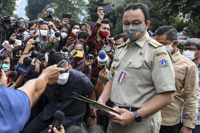 Angka Penularan Covid-19 Makin Tajam, Anies Baswedan Bisa Dikenang Sejarah Jika Terapkan Lockdown