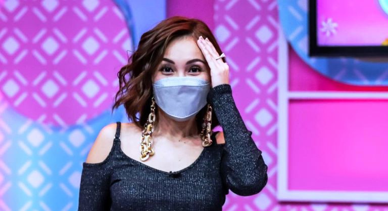 Video Jogetnya Diunggah Penyanyi Korsel, Ayu Ting Ting Kaget dan Bahagia, Warganet: Kejet-kejet si Haters